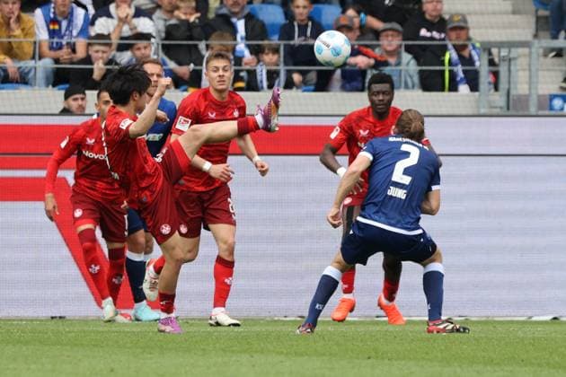 04 05 2025, Football, Men, 2 Bundesliga, Season 2024 2025, Karlsruher SC 1 FC Kaiserslautern, Daisuke Yokota 1 FC Kaiserslautern , Sebastian Jung Karlsruher SC Karlsruhe BBBank Wildpark Baden Württemberg Germany EN Copyright: xSebastianxBachx