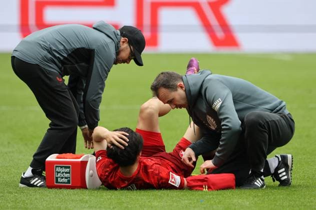 04 05 2025, Football, Men, 2 Bundesliga, Season 2024 2025, Karlsruher SC 1 FC Kaiserslautern, Daisuke Yokota 1 FC Kaiserslautern injured Karlsruhe BBBank Wildpark Baden Württemberg Germany EN Copyright: xSebastianxBachx