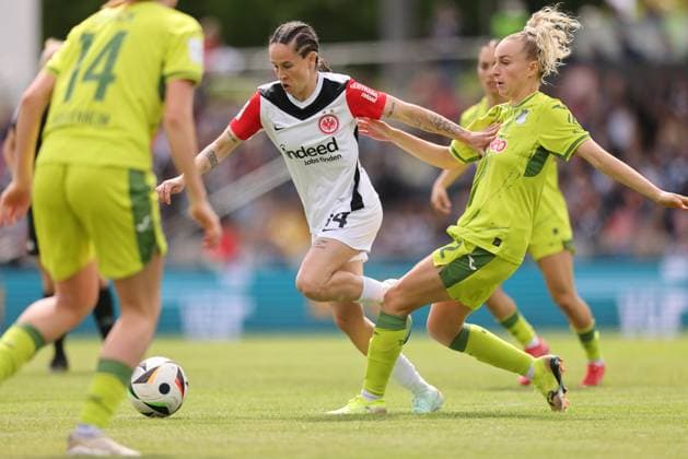GER, Frankfurt, Eintracht Frankfurt vs TSG Hoffenheim, Google Pixel Bundesliga, Fußball, DFB, Spielzeit 2024 2025, Stadion am Bretanobad, 21 Spieltag, im Bild v l Geraldine Reuteler Eintracht Frankfurt Frauen 14 , Vanessa Diehm TSG Hoffenheim 32 DFB DFL REGULATIONS PROHIBIT ANY USE OF PHOTOGRAPHS AS IMAGE SEQUENCES AND OR QUASI VIDEO, 04 05 2025, Copyright: HMBxMedia HendrikxHamelau