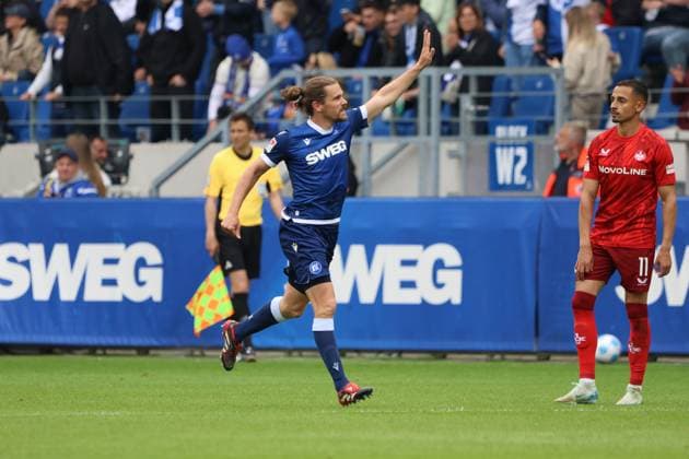 04 05 2025, Soccer, Men, 2 Bundesliga, Season 2024 2025, Karlsruher SC 1 FC Kaiserslautern, Goal celebration for 2 1, Goalscorer Sebastian Jung Karlsruher SC Karlsruhe BBBank Wildpark Baden Württemberg Germany EN Copyright: xSebastianxBachx