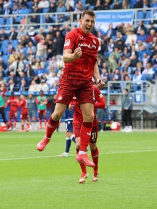 04 05 2025, Football, Men, 2 Bundesliga, Season 2024 2025, Karlsruher SC 1 FC Kaiserslautern, Goalscorer Daniel Hanslik 1 FC Kaiserslautern Karlsruhe BBBank Wildpark Baden Württemberg Germany EN Copyright: xSebastianxBachx