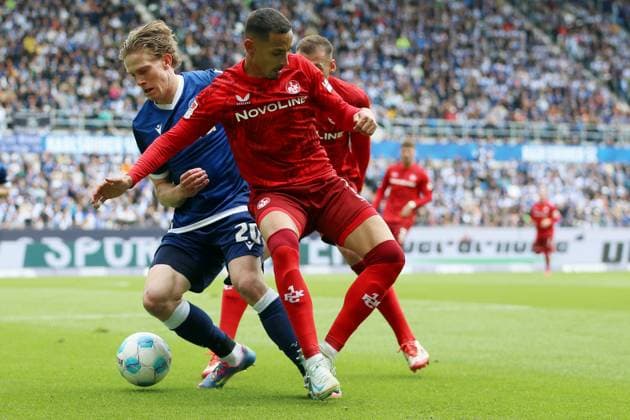 04 05 2025, xrekx, Fußball 2 Bundesliga, Karlsruher SC 1 FC Kaiserslautern v l David Herold Karlsruher SC Kenny Prince Redondo 1 FC Kaiserslautern Zweikampf, Aktion, action, battle for the ball DFL DFB REGULATIONS PROHIBIT ANY USE OF PHOTOGRAPHS as IMAGE SEQUENCES and or QUASI VIDEO Karlsruhe
