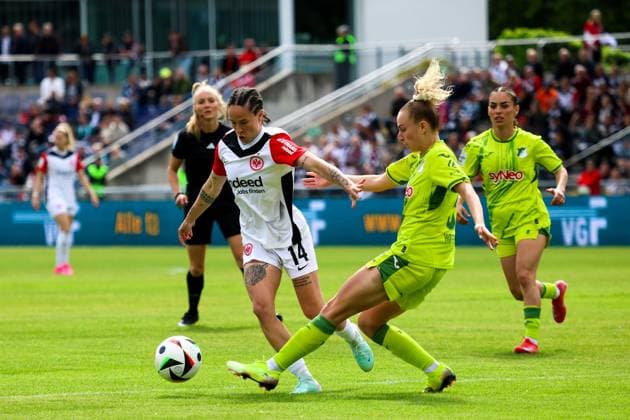 Frankfurt, Germany 04 May 2025 1 BL Women 2024 2025 Eintracht Frankfurt vs TSG Hoffenheim In the picture from left in a duel Geraldine Reuteler Eintracht Frankfurt and Vanessa Diehm TSG Hoffenheim DFB regulations prohibit any use of photographs as image sequences and or quasi video Stadion am Brentanobad Hessen Copyright: xFotostandx xFantinix