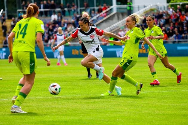 Frankfurt, Germany 04 May 2025 1 BL Women 2024 2025 Eintracht Frankfurt vs TSG Hoffenheim In the picture from left in a duel Geraldine Reuteler Eintracht Frankfurt and Vanessa Diehm TSG Hoffenheim DFB regulations prohibit any use of photographs as image sequences and or quasi video Stadion am Brentanobad Hessen Copyright: xFotostandx xFantinix