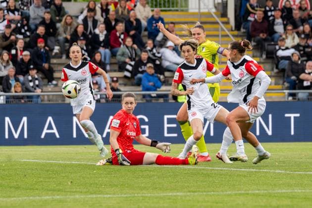 Match scene, offensive action Melissa Koessler TSG 1899 Hoffenheim, 25 , GER, Eintracht Frankfurt vs TSG 1899 Hoffenheim, Soccer, Google Pixel Women Bundesliga, 21 Matchday, Season 2024 2025, 04 05 2025, DFB DFL REGULATES PROHIBIT ANY USE OF PHOTOGRAPHS AS IMAGE SEQUENCES AND OR QUASI VIDEO, GER, Eintracht Frankfurt vs TSG 1899 Hoffenheim, Football, Google Pixel Womens Bundesliga, 21 Matchday, Season 2024 2025, 04 05 2025, Frankfurt am Main Copyright: xEibner-Pressefoto Jan-NiclasxGrox EP_JGG