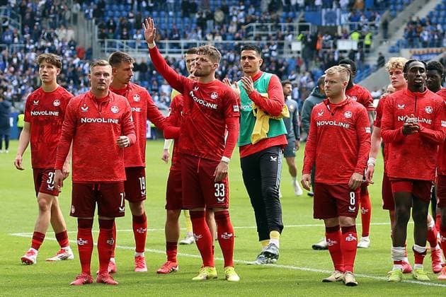 04 05 2025, xrekx, Fussball 2 Bundesliga, Karlsruher SC 1 FC Kaiserslautern v l Marlon Ritter 1 FC Kaiserslautern Jan Elvedi 1 FC Kaiserslautern thanks the fans, the player thanks the fans for their support DFL DFB REGULATIONS PROHIBIT ANY USE OF PHOTOGRAPHS as IMAGE SEQUENCES and or QUASI VIDEO Karlsruhe