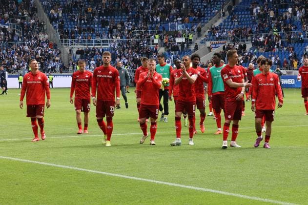 04 05 2025, Football, Men, 2 Bundesliga, Season 2024 2025, Karlsruher SC 1 FC Kaiserslautern, The team 1 FC Kaiserslautern disappoints Karlsruhe BBBank Wildpark Baden Württemberg Germany EN Copyright: xSebastianxBachx