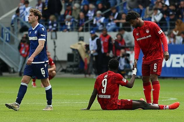 04 05 2025, xrekx, Soccer 2 Bundesliga, Karlsruher SC 1 FC Kaiserslautern v l Leon Jensen Karlsruher SC Ragnar Ache 1 FC Kaiserslautern Almamy TourÃ 1 FC Kaiserslautern after the match DFL DFB REGULATIONS PROHIBIT ANY USE OF PHOTOGRAPHS as IMAGE SEQUENCES and or QUASI VIDEO Karlsruhe