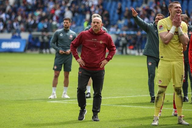 There was more in it Torsten Lieberknecht 1 FC Kaiserslautern, Head Coach Julian Krahl 1 FC Kaiserslautern, Goalkeeper 01 are not satisfied with the draw, Karlsruher SC vs 1 FC Kaiserslautern, 2 Bundesliga, Matchday 32, 2024 2025, 04 05 2025, DFL REGULATES PROHIBIT ANY USE OF PHOTOGRAPHS AS IMAGE SEQUENCES AND OR QUASI VIDEO, Karlsruher SC vs 1 FC Kaiserslautern, 2 Bundesliga, 32 Matchday, 2024 2025, 04 05 2025 Karlsruhe Copyright: xEibner-Pressefoto JanxPrihodax EP_JPA