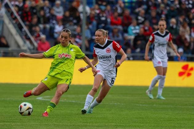 7Frankfurt, Germany 04 May 2025 1 BL Women 2024 2025 Eintracht Frankfurt vs TSG Hoffenheim In the picture from left in duel Ereleta Memeti TSG Hoffenheim and Elisa Senß Senss Eintracht Frankfurt DFB regulations prohibit any use of photographs as image sequences and or quasi video Stadion am Brentanobad Hessen Copyright: xFotostandx xFantinix