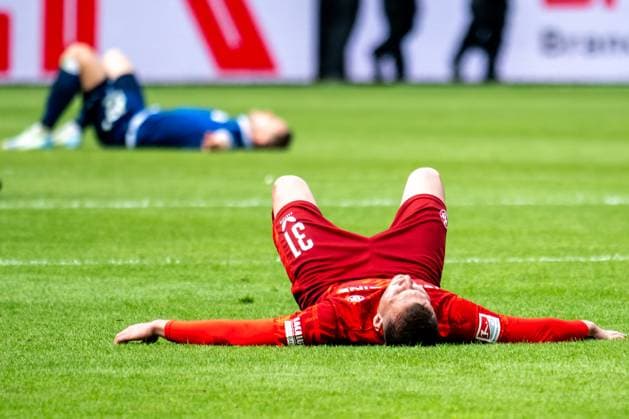 2 Bundesliga Karlsruher SC 1 FC Kaiserslautern 04 05 2025 Disappointment for both teams after the draw, Luca Sirch 1 FC Kaiserslautern 31 2 Bundesliga Karlsruher SC 1 FC Kaiserslautern, 04 05 2025 at BBBank Wildpark Stadion, Karlsruhe DFL REGULATIONS PROHIBIT ANY USE OF PHOTOGRAPHS AS IMAGE SEQUENCES AND OR QUASI VIDEO Copyright: xBEAUTIFULxSPORTS Gelhardtx