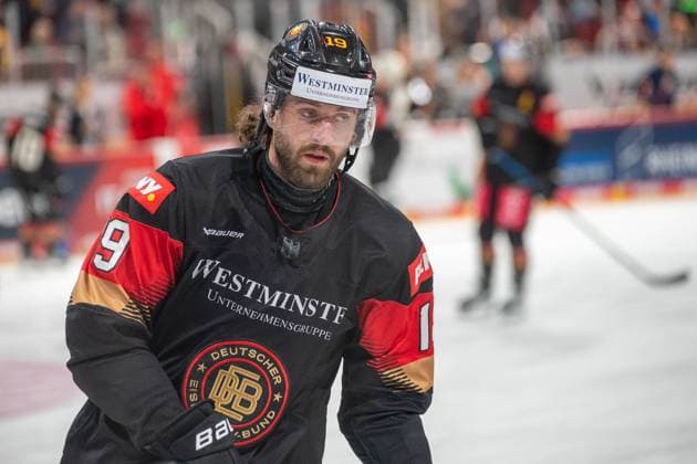 04.05.2025, Eishockey: Laenderspiel, Saison 2024 2025, Testspiel, Deutschland - USA im PSD Bank Dome in Duesseldorf. Wojciech Stachowiak (Deutscher Eishockey-Bund, 19) beim Aufwaermen. Foto: Kirchner-Media Thomas Haesler *** 04 05 2025, ice hockey international, season 2024 2025, test match, Germany USA at the PSD Bank Dome in Duesseldorf Wojciech Stachowiak German Ice Hockey Federation, 19 warming up Photo Kirchner Media Thomas Haesler Copyright: xKirchner-Media ThomasxHaeslerx