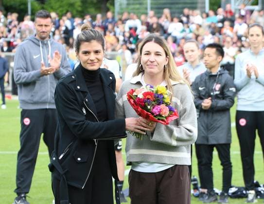 04 05 2025, xgrfx, Soccer Google Pixel Women Bundesliga, Eintracht Frankfurt TSG Hoffenheim v l Verabschiedung, Barbara Dunst Eintracht Frankfurt DFL DFB REGULATIONS PROHIBIT ANY USE OF PHOTOGRAPHS as IMAGE SEQUENCES and or QUASI VIDEO Frankfurt am Main