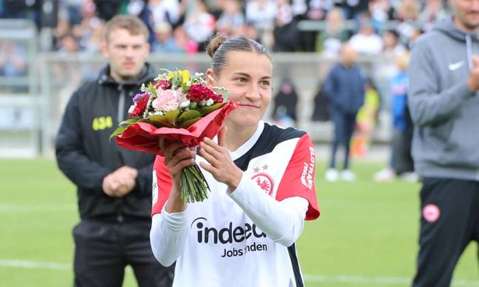 04 05 2025, xgrfx, Soccer Google Pixel Women Bundesliga, Eintracht Frankfurt TSG Hoffenheim v l Verabschiedung, Carlotta Wamser Eintracht Frankfurt DFL DFB REGULATIONS PROHIBIT ANY USE OF PHOTOGRAPHS as IMAGE SEQUENCES and or QUASI VIDEO Frankfurt am Main