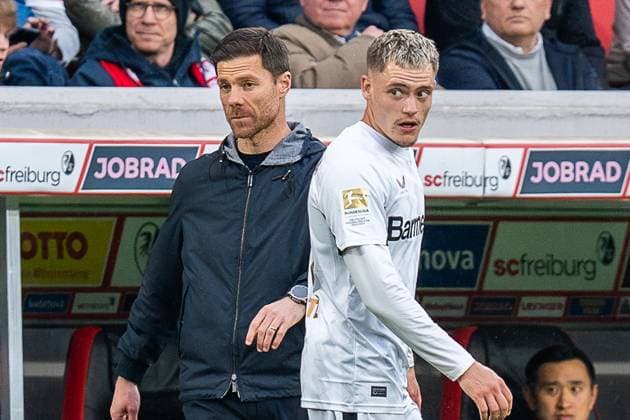 04 05 2025, SC Freiburg vs Bayer 04 Leverkusen, 1 Bundesliga, 32 Matchday Xabi Alonso Bayer 04 Leverkusen, Head Coach Florian Wirtz Bayer 04 Leverkusen, 10 Important note According to the regulations of the DFL German Football League and the DFB German Football Association, it is prohibited to use photographs taken in the stadium and or of the match in the form of sequential images and or video-like photo series Copyright: xBahhoxKarax