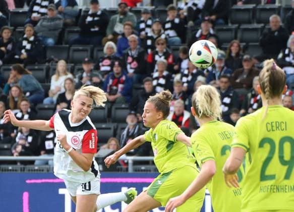 04 05 2025, xgrfx, Soccer Google Pixel Women Bundesliga, Eintracht Frankfurt TSG Hoffenheim v l Laura Freigang Eintracht Frankfurt DFL DFB REGULATIONS PROHIBIT ANY USE OF PHOTOGRAPHS as IMAGE SEQUENCES and or QUASI VIDEO Frankfurt am Main