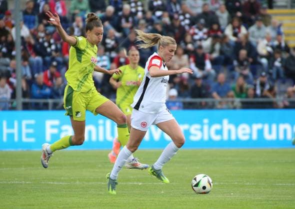 04 05 2025, xgrfx, Soccer Google Pixel Women Bundesliga, Eintracht Frankfurt TSG Hoffenheim v l Laura Freigang Eintracht Frankfurt DFL DFB REGULATIONS PROHIBIT ANY USE OF PHOTOGRAPHS as IMAGE SEQUENCES and or QUASI VIDEO Frankfurt am Main