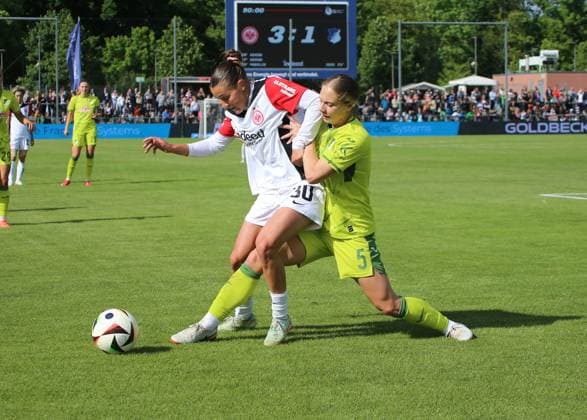 04 05 2025, xgrfx, Soccer Google Pixel Women Bundesliga, Eintracht Frankfurt TSG Hoffenheim v l Carlotta Wamser Eintracht Frankfurt , Jamilla Rankin TSG Hoffenheim DFL DFB REGULATIONS PROHIBIT ANY USE OF PHOTOGRAPHS as IMAGE SEQUENCES and or QUASI VIDEO Frankfurt am Main