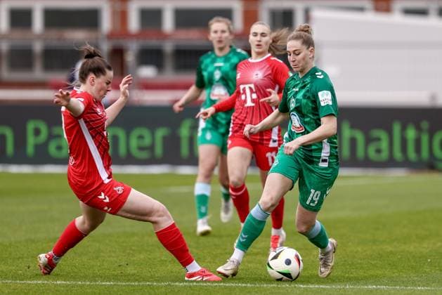 from left Adriana Achcinska 1 FC Köln, 9 and Saskia Matheis SV Werder Bremen, 19 in a duel, dynamic, action, action, game scene, THE DFB REGULATIONS PROHIBIT ANY USE OF PHOTOGRAPHS AS IMAGE SEQUENCES AND OR QUASI VIDEO , 04 05 2025, Bremen Germany , Football, Google Pixel Womens Bundesliga, SV Werder Bremen 1 FC Köln xobx