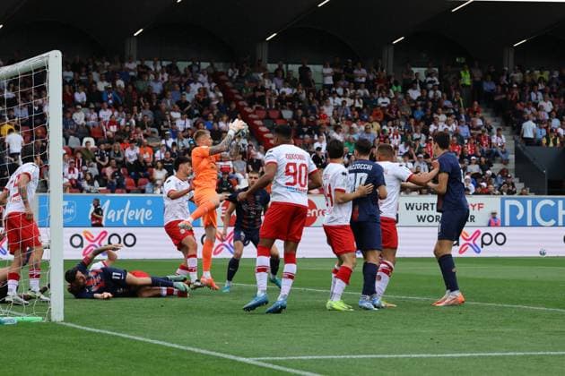 Marius Adamonis esce in presa durante la partita tra Sud Tirol e Cosenza del Campionato italiano di calcio Serie BKT 2024 2025 - Stadio Druso a Bolzano, Italia - 04 Maggio 2025 - calcio.  Copyright: xEmilioxBordoni LaPresse LaPressex