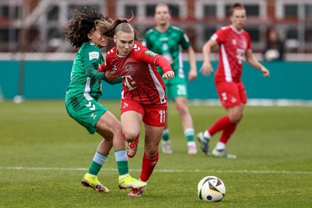 from left Amira Arfaoui SV Werder Bremen, 8 and Alena Bienz 1 FC Köln, 11 in a duel, dynamic, action, action, game scene, THE DFB GUIDELINES PROHIBIT ANY USE OF PHOTOGRAPHS AS IMAGE SEQUENCES AND OR QUASI VIDEO DFB REGULATIONS PROHIBIT ANY USE OF PHOTOGRAPHS AS IMAGE SEQUENCES AND OR QUASI VIDEO , 04 05 2025, Bremen Germany , Football, Google Pixel Women Bundesliga, SV Werder Bremen 1 FC Köln xobx