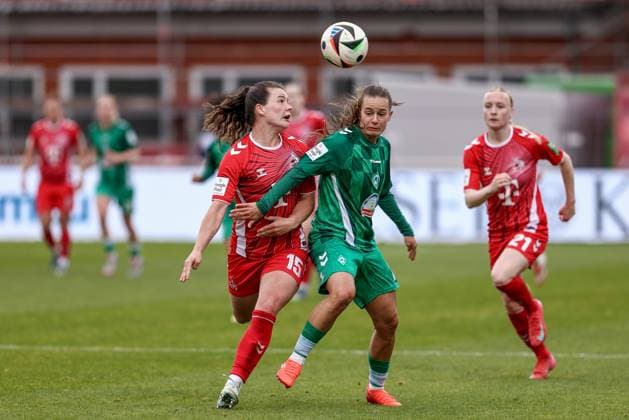 from left Amelie Bohnen 1 FC Köln, 15 and Tuana Mahmoud SV Werder Bremen, 10 in a duel, dynamic, action, action, game scene, THE DFB GUIDELINES PROHIBIT ANY USE OF PHOTOGRAPHS AS IMAGE SEQUENCES AND OR QUASI VIDEO DFB REGULATIONS PROHIBIT ANY USE OF PHOTOGRAPHS AS IMAGE SEQUENCES AND OR QUASI VIDEO , 04 05 2025, Bremen Germany , Football, Google Pixel Women Bundesliga, SV Werder Bremen 1 FC Köln xobx