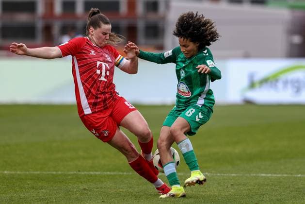 from left Adriana Achcinska 1 FC Köln, 9 and Amira Arfaoui SV Werder Bremen, 8 in a duel, dynamic, action, action, game scene, THE DFB REGULATIONS PROHIBIT ANY USE OF PHOTOGRAPHS AS IMAGE SEQUENCES AND OR QUASI VIDEO , 04 05 2025, Bremen Germany , Football, Google Pixel Womens Bundesliga, SV Werder Bremen 1 FC Köln xobx