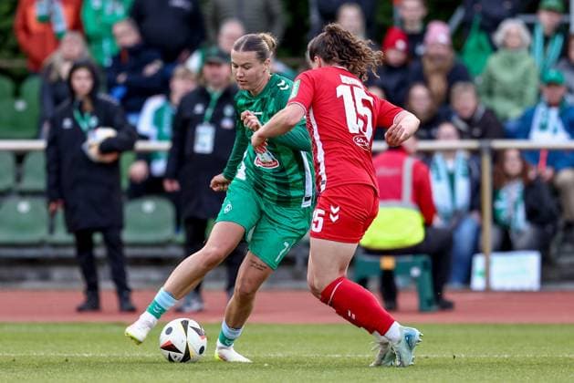 from left Larissa Mühlhaus SV Werder Bremen, 7 and Amelie Bohnen 1 FC Köln, 15 in a duel, dynamic, action, action, game scene, THE DFB GUIDELINES PROHIBIT ANY USE OF PHOTOGRAPHS AS IMAGE SEQUENCES AND OR QUASI VIDEO DFB REGULATIONS PROHIBIT ANY USE OF PHOTOGRAPHS AS IMAGE SEQUENCES AND OR QUASI VIDEO , 04 05 2025, Bremen Germany , Football, Google Pixel Women Bundesliga, SV Werder Bremen 1 FC Köln xobx
