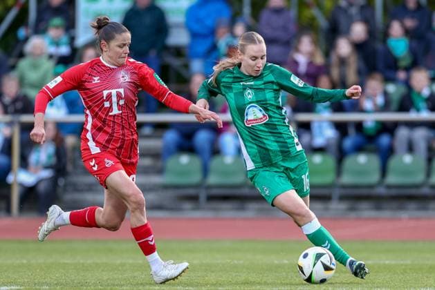 Sport Themen der Woche KW18 Sport Bilder des Tages v.li.: Laura Feiersinger (1. FC Köln, 27) und Emöke Papai (SV Werder Bremen, 16) im Zweikampf, Duell, Dynamik, Aktion, Action, Spielszene, DIE DFB-RICHTLINIEN UNTERSAGEN JEGLICHE NUTZUNG VON FOTOS ALS SEQUENZBILDER UND ODER VIDEOÄHNLICHE FOTOSTRECKEN. DFB REGULATIONS PROHIBIT ANY USE OF PHOTOGRAPHS AS IMAGE SEQUENCES AND OR QUASI-VIDEO., 04.05.2025, Bremen (Deutschland), Fussball, Google Pixel Frauen-Bundesliga, SV Werder Bremen - 1. FC Köln *** from left Laura Feiersinger 1 FC Köln, 27 and Emöke Papai SV Werder Bremen, 16 in a duel, dynamic, action, action, game scene, THE DFB GUIDELINES PROHIBIT ANY USE OF PHOTOGRAPHS AS IMAGE SEQUENCES AND OR QUASI VIDEO DFB REGULATIONS PROHIBIT ANY USE OF PHOTOGRAPHS AS IMAGE SEQUENCES AND OR QUASI VIDEO , 04 05 2025, Bremen Germany , Football, Google Pixel Women Bundesliga, SV Werder Bremen 1 FC Köln xobx