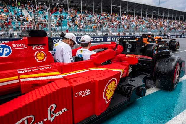 F1 - MIAMI GRAND PRIX 2025 HAMILTON Lewis (gbr), Scuderia Ferrari SF-25, LECLERC Charles (mco), Scuderia Ferrari SF-25, portrait drivers parade during the Formula 1 Crypto.com Miami Grand Prix 2025, 6th round of the 2025 FIA Formula One World Championship, WM, Weltmeisterschaft from May 2 to 4, 2025 on the Miami International Autodrome, in Miami Gardens, Florida, United States of America - Miami GardensUnited States Copyright: xCharlyxLopezx