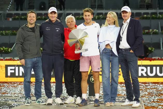 MADRID OPEN TENNIS 2025. ATP, Tennis Herren FINAL. RUUD (NOR) v DRAPER (GBR). Casper Ruud, Norway, celebrates with his fiance Maria Galligani and team the victory in Madrid Open Tennis 2025 Final match. May 4, 2025.(ALTERPHOTOS Acero) MadridSpain  Copyright: xAcerox