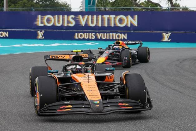 Duel, Lando Norris McLaren Formula 1 Team , Max Verstappen Oracle Red Bull Racing , Grand Prix of Miami, Motorsport, Men, Formula 1, Race, 04 05 2025 Miami Florida USA Copyright: xkolbert-press ChristianxKolbertx
