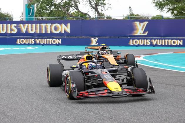 Duel, Max Verstappen Oracle Red Bull Racing , Lando Norris McLaren Formula 1 Team , Grand Prix of Miami, Motorsport, Men, Formula 1, Race, 04 05 2025 Miami Florida USA Copyright: xkolbert-press ChristianxKolbertx