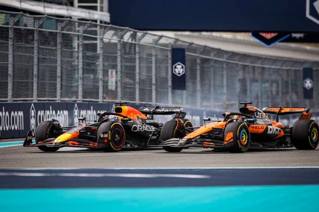 F1 - MIAMI GRAND PRIX 2025 01 VERSTAPPEN Max (nld), Red Bull Racing RB21, 04 NORRIS Lando (gbr), McLaren F1 Team MCL39, action during the Formula 1 Crypto.com Miami Grand Prix 2025, 6th round of the 2025 FIA Formula One World Championship, WM, Weltmeisterschaft from May 2 to 4, 2025 on the Miami International Autodrome, in Miami Gardens, Florida, United States of America - Miami GardensUnited States Copyright: xXavixBonillax