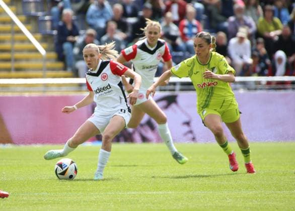 04 05 2025, xgrfx, Soccer Google Pixel Women Bundesliga, Eintracht Frankfurt TSG Hoffenheim v l Elisa Senß Eintracht Frankfurt , Ereleta Memeti TSG Hoffenheim DFL DFB REGULATIONS PROHIBIT ANY USE OF PHOTOGRAPHS as IMAGE SEQUENCES and or QUASI VIDEO Frankfurt am Main