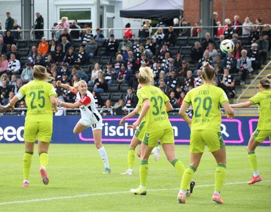 04 05 2025, xgrfx, Soccer Google Pixel Women Bundesliga, Eintracht Frankfurt TSG Hoffenheim v l Melissa Kössler TSG Hoffenheim , Laura Freigang Eintracht Frankfurt , Vanessa Diehm, Selina Cerci TSG Hoffenheim DFL DFB REGULATIONS PROHIBIT ANY USE OF PHOTOGRAPHS as IMAGE SEQUENCES and or QUASI VIDEO Frankfurt am Main