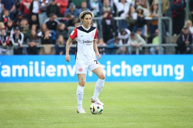 04 05 2025, xgrfx, Soccer Google Pixel Women Bundesliga, Eintracht Frankfurt TSG Hoffenheim v l Sara Doorsoun Eintracht Frankfurt DFL DFB REGULATIONS PROHIBIT ANY USE OF PHOTOGRAPHS as IMAGE SEQUENCES and or QUASI VIDEO Frankfurt am Main