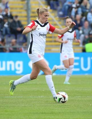 04 05 2025, xgrfx, Soccer Google Pixel Women Bundesliga, Eintracht Frankfurt TSG Hoffenheim v l Laura Freigang Eintracht Frankfurt DFL DFB REGULATIONS PROHIBIT ANY USE OF PHOTOGRAPHS as IMAGE SEQUENCES and or QUASI VIDEO Frankfurt am Main