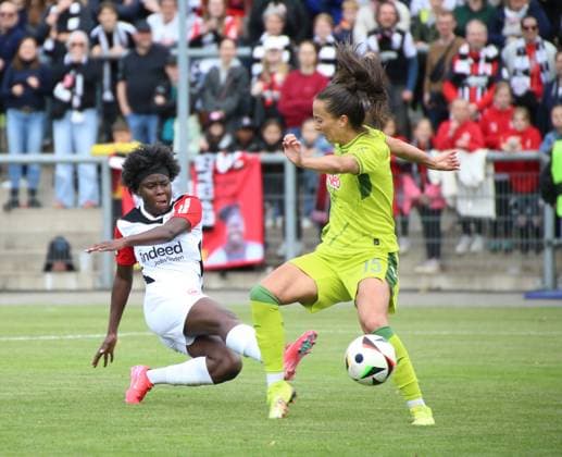 04 05 2025, xgrfx, Soccer Google Pixel Women Bundesliga, Eintracht Frankfurt TSG Hoffenheim v l Nicole Anyomi Eintracht Frankfurt , Marta Cazalla TSG Hoffenheim DFL DFB REGULATIONS PROHIBIT ANY USE OF PHOTOGRAPHS as IMAGE SEQUENCES and or QUASI VIDEO Frankfurt am Main
