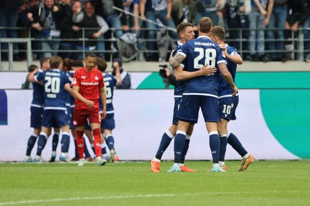04 05 2025, Soccer, Men, 2 Bundesliga, Season 2024 2025, Karlsruher SC 1 FC Kaiserslautern, Goal celebration for 2 1, Goalscorer Sebastian Jung Karlsruher SC Karlsruhe BBBank Wildpark Baden Württemberg Germany EN Copyright: xSebastianxBachx
