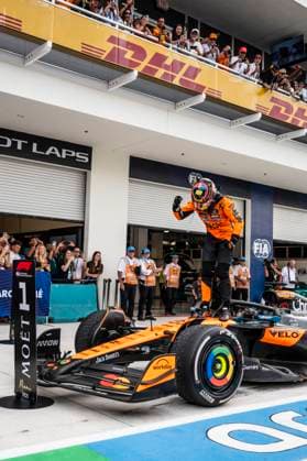 F1 - MIAMI GRAND PRIX 2025 PIASTRI Oscar (aus), McLaren F1 Team MCL39, portrait, celebrates victory during the Formula 1 Crypto.com Miami Grand Prix 2025, 6th round of the 2025 FIA Formula One World Championship, WM, Weltmeisterschaft from May 2 to 4, 2025 on the Miami International Autodrome, in Miami Gardens, Florida, United States of America - Miami GardensUnited States  Copyright: xCharlyxLopezx