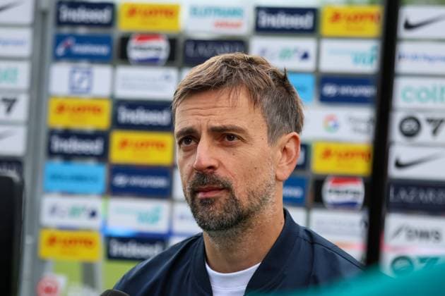 Frankfurt, Germany 04 May 2025 1 BL Women 2024 2025 Eintracht Frankfurt vs TSG Hoffenheim In the picture head coach Niko Arnautis Eintracht Frankfurt at the interview DFB regulations prohibit any use of photographs as image sequences and or quasi video Stadion am Brentanobad Hessen Copyright: xFotostandx xFantinix