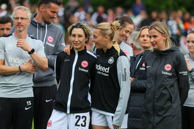Frankfurt, Germany 04 May 2025 1 BL Women 2024 2025 Eintracht Frankfurt vs TSG Hoffenheim In the picture from left the second Sara Doorsoun Eintracht Frankfurt and Laura Freigang Eintracht Frankfurt DFB regulations prohibit any use of photographs as image sequences and or quasi video Stadion am Brentanobad Hessen Copyright: xFotostandx xFantinix