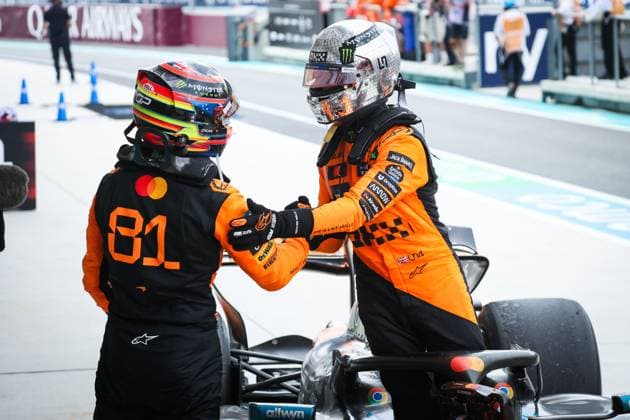 F1 - MIAMI GRAND PRIX 2025 PIASTRI Oscar (aus), McLaren F1 Team MCL39, NORRIS Lando (gbr), McLaren F1 Team MCL39, portrait during the Formula 1 Crypto.com Miami Grand Prix 2025, 6th round of the 2025 FIA Formula One World Championship, WM, Weltmeisterschaft from May 2 to 4, 2025 on the Miami International Autodrome, in Miami Gardens, Florida, United States of America - Miami GardensUnited States  Copyright: xANTONINxVINCENTx