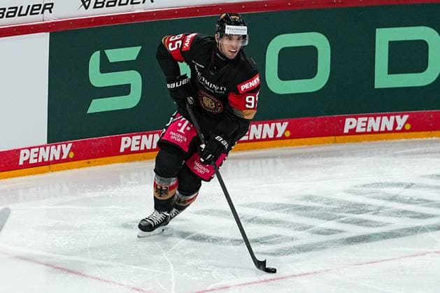 04.05.2025, xydrx, Eishockey WM Qualifikation, Deutschland - USA, PSD Bank Dome: Frederik Tiffels (Deutsche Eishockey Nationalmannschaft 95) Nordrhein-Westfahlen Deutschland *** 04 05 2025, xydrx, Ice Hockey World Championship Qualification, Germany USA, PSD Bank Dome Frederik Tiffels German National Ice Hockey Team 95 North Rhine-Westphalia Germany
