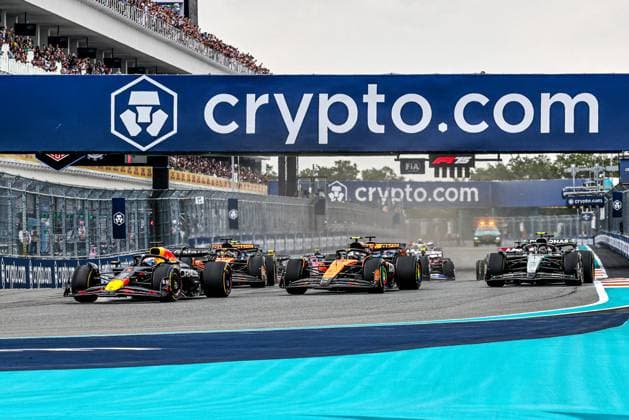May 4, 2025, Miami, Florida, USA: Start of the Race on Sunday during Formula 1 Crypto.com Miami Grand Prix 2025 at Miami International Autodrome in Florida, USA, on May 1st-4th. Avens-Images.com Miami USA - ZUMAm217 20250504_zsp_m217_001 Copyright: xAlessioxDexMarcox