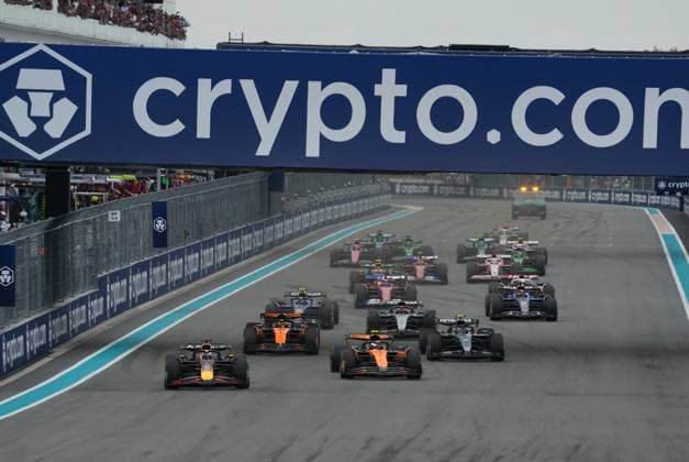 04 05 2025, Miami International Autodrome, Miami, Formula 1 Crypto com Miami Grand Prix 2025 ,in picture Race start , Max Verstappen NLD , Oracle Red Bull Racing, Oscar Piastri AUS , McLaren F1 Team, Lando Norris GBR , Andrea Kimi Antonelli ITA , Mercedes AMG Petronas Formula One Team, George Russell GBR , Carlos Sainz Jr ESP , Atlassian Williams Racing, Charles Leclerc MCO , Scuderia Ferrari HP, Lewis Hamilton GBR , Nico Hülkenberg DEU , Stake F1 Team Kick Sauber, Alexander Albon GBR Photo by Hasan Bratic DeFodi Images