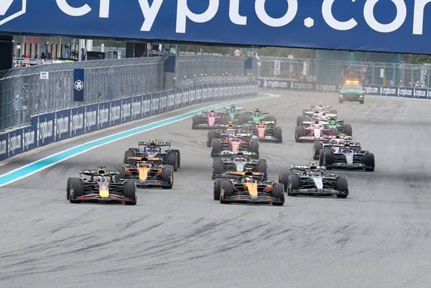 Race start, Max Verstappen Oracle Red Bull Racing , Lando Norris McLaren Formula 1 Team , Oscar Piastri McLaren Formula 1 Team , Kimi Antonelli Mercedes AMG Petronas , Miami Grand Prix, Motorsport, Men, Formula 1, Race, 04 05 2025 Miami Florida USA Copyright: xkolbert-press ChristianxKolbertx