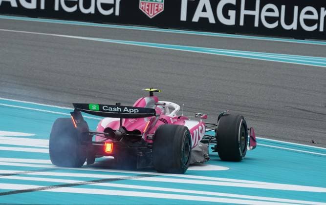 04 05 2025, Miami International Autodrome, Miami, Formula 1 Crypto com Miami Grand Prix 2025 ,in picture Race start , Accident of Liam Lawson NZL , Visa Cash App RB Formula One Team Photo by Hasan Bratic DeFodi Images