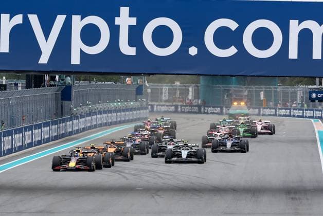 Race start, Max Verstappen Oracle Red Bull Racing , Lando Norris McLaren Formula 1 Team , Oscar Piastri McLaren Formula 1 Team , Kimi Antonelli Mercedes AMG Petronas , Miami Grand Prix, Motorsport, Men, Formula 1, Race, 04 05 2025 Miami Florida USA Copyright: xkolbert-press ChristianxKolbertx